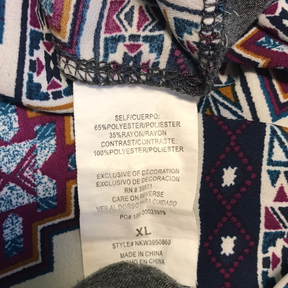 Rewind Gray Aztec Top - Picture 5 of 5